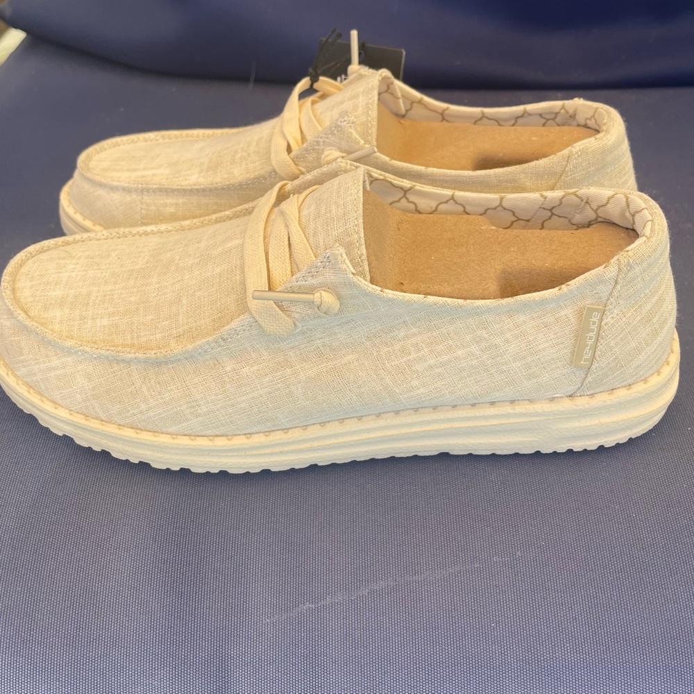 Hey Dude cream with little bit of gold in fabric. Size 8 new, never worn.